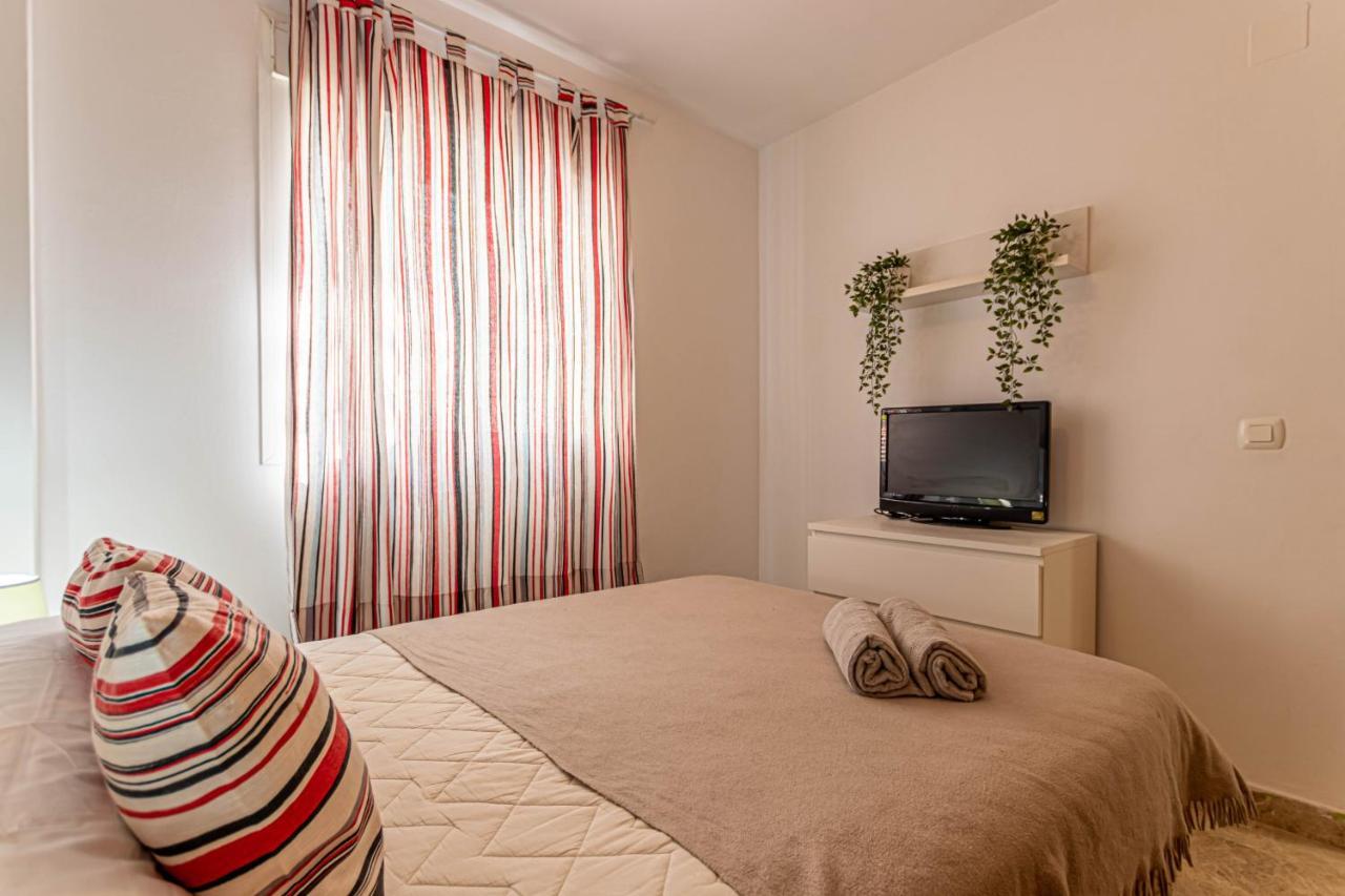 797 Holiday Rentals- Duplex Para 7 En La Carihuela A 1 Min De La Playa Torremolinos Dış mekan fotoğraf