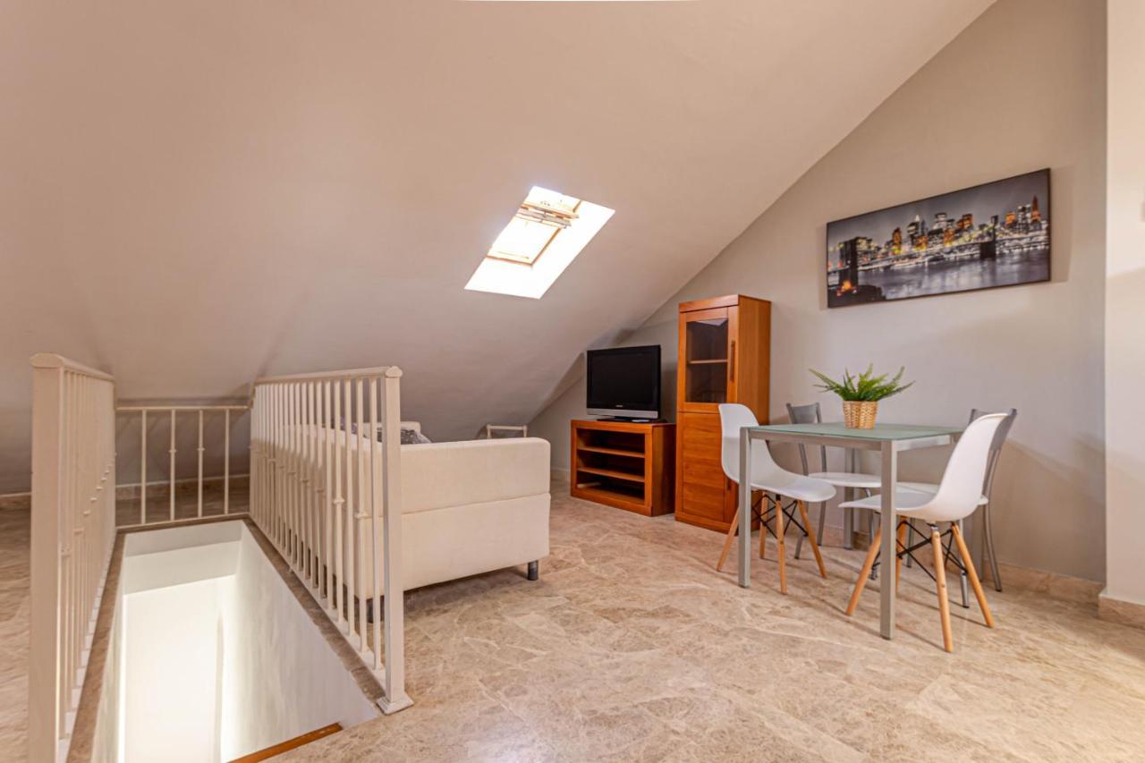 797 Holiday Rentals- Duplex Para 7 En La Carihuela A 1 Min De La Playa Torremolinos Dış mekan fotoğraf